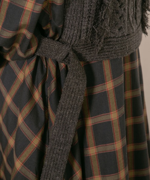 KBF（ケイビーエフ）の「ケーブルパッチワークハイネックベスト（ニット/セーター・レディース・ホワイト/グレー系その他/チャコールグレー・ONE SIZE）」の19枚目の写真