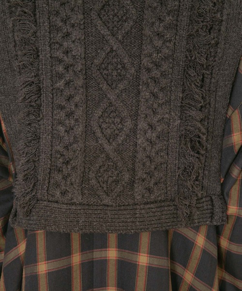 KBF（ケイビーエフ）の「ケーブルパッチワークハイネックベスト（ニット/セーター・レディース・ホワイト/グレー系その他/チャコールグレー・ONE SIZE）」の22枚目の写真