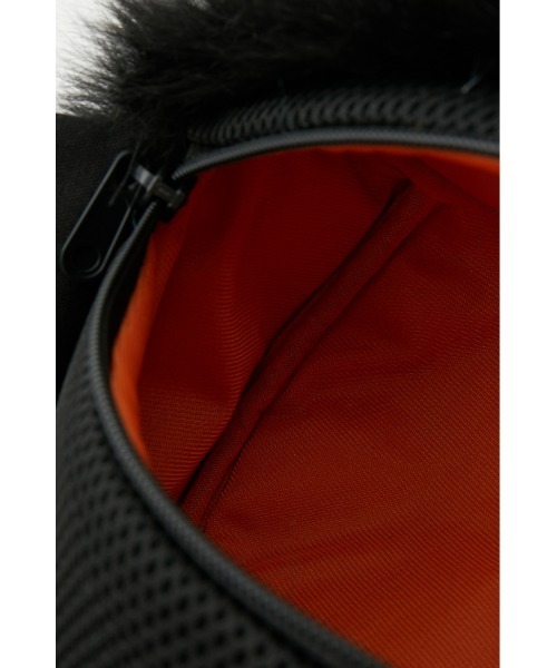 RODEO CROWNS WIDE BOWL（ロデオクラウンズワイドボウル）の「FAUX FUR WAIST BAG（ボディバッグ/ウエストポーチ・レディース・オレンジ/ブラック/ターコイズブルー・FREE）」の7枚目の写真