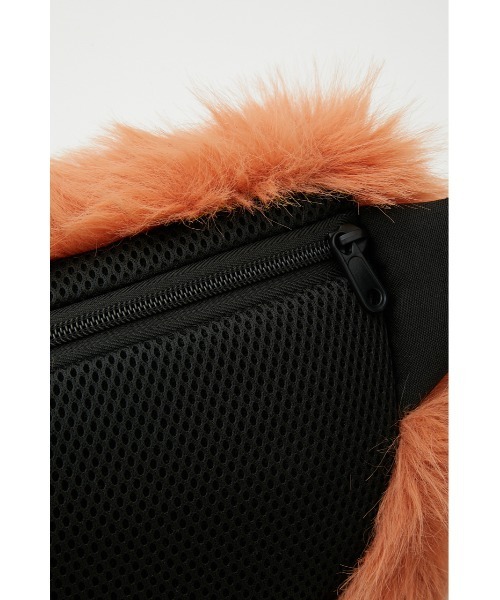 RODEO CROWNS WIDE BOWL（ロデオクラウンズワイドボウル）の「FAUX FUR WAIST BAG（ボディバッグ/ウエストポーチ・レディース・オレンジ/ブラック/ターコイズブルー・FREE）」の13枚目の写真