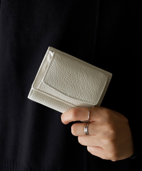 VitaFelice（ヴィータフェリーチェ）の「【スキミング防止】本革スクエアミニウォレット（財布・レディース・グリーン系その他/ベージュ系その他/グリーン/ダークブルー/ライトパープル/モスグリーン/パープル系その他/オレンジ/ブルー系その他/ブラック/イエロー/ブラウン/ベビーピンク/ライトベージュ/オフホワイト・FREE）」の2枚目の写真