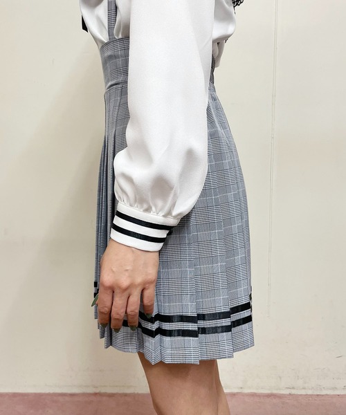 MA*RS（アメーバーマーズ）の「ラインプリーツスカート