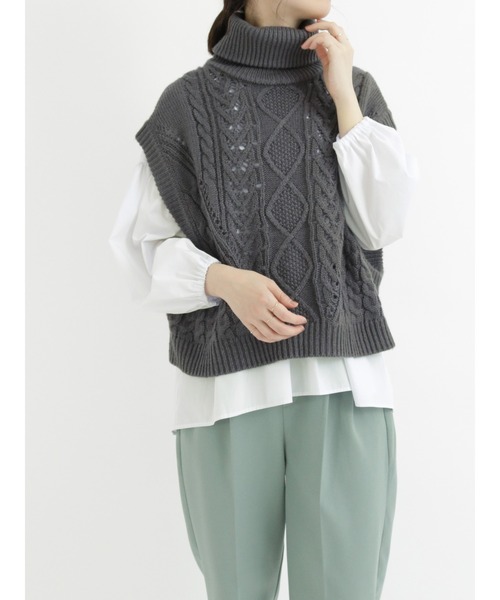 Samansa Mos2 blue（サマンサモスモスブルー）の「ケーブルニットベスト（ベスト・レディース・ベージュ/グレー/オフホワイト・ﾌﾘ-）」の2枚目の写真