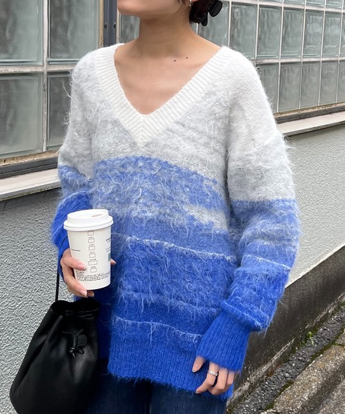 Lui's(ルイス)の「グラデーションジャガードニット(ニット/セーター・レディース・グレー/ブルー・FREE)」の2枚目の写真