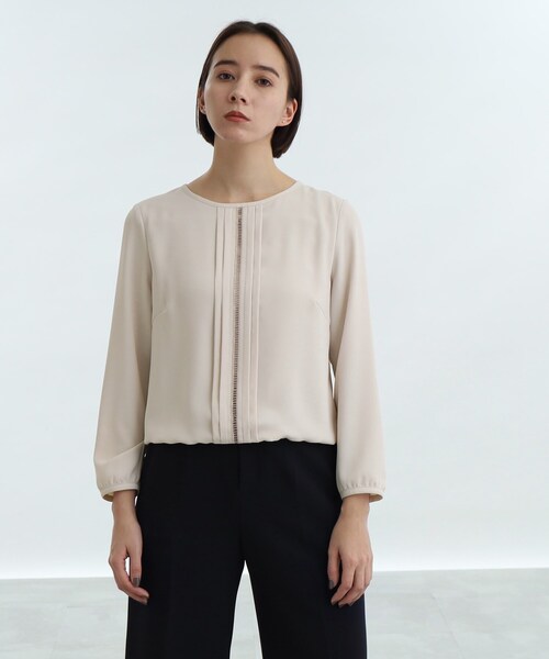 INDIVI（インディヴィ）の「◆【学校行事／セレモニー】レース使いタックブラウス（シャツ/ブラウス・レディース・ホワイト/ネイビー/サックスブルー/ライトベージュ・40/38/36/03/05/12/15 /13/19）」の3枚目の写真