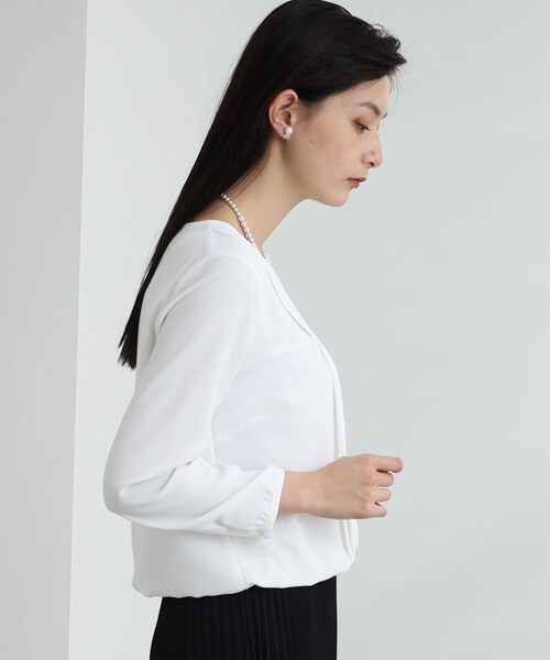 INDIVI（インディヴィ）の「◆【学校行事／セレモニー】レース使いタックブラウス（シャツ/ブラウス・レディース・ホワイト/ネイビー/サックスブルー/ライトベージュ・40/38/36/03/05/12/15 /13/19）」の21枚目の写真