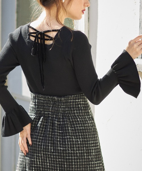 tocco closet（トッコ　クローゼット）の「バックレースアップ袖口フリルリブニットプルオーバー（ニット/セーター・レディース・レッド/アイボリー/ブラック・M）」の4枚目の写真