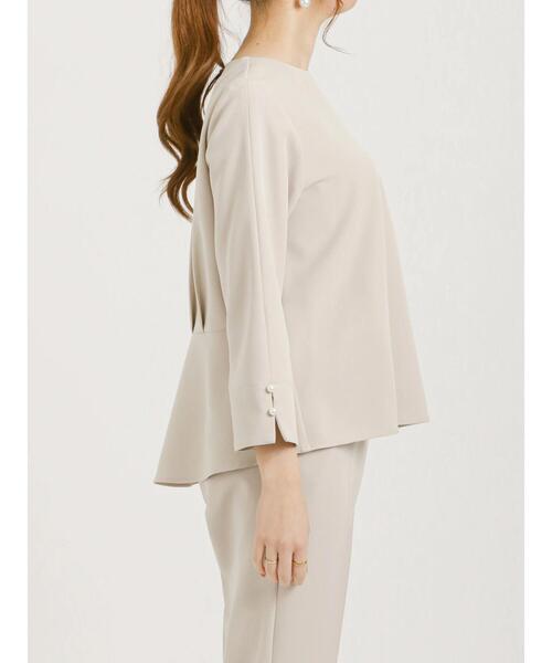 Te chichi（テチチ）の「ダブルクロス袖口パール釦バックペプラムブラウス（シャツ/ブラウス・レディース・ネイビー/ベージュ・ﾌﾘ-）」の7枚目の写真