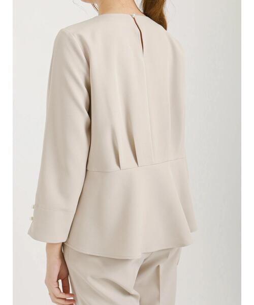 Te chichi（テチチ）の「ダブルクロス袖口パール釦バックペプラムブラウス（シャツ/ブラウス・レディース・ネイビー/ベージュ・ﾌﾘ-）」の9枚目の写真