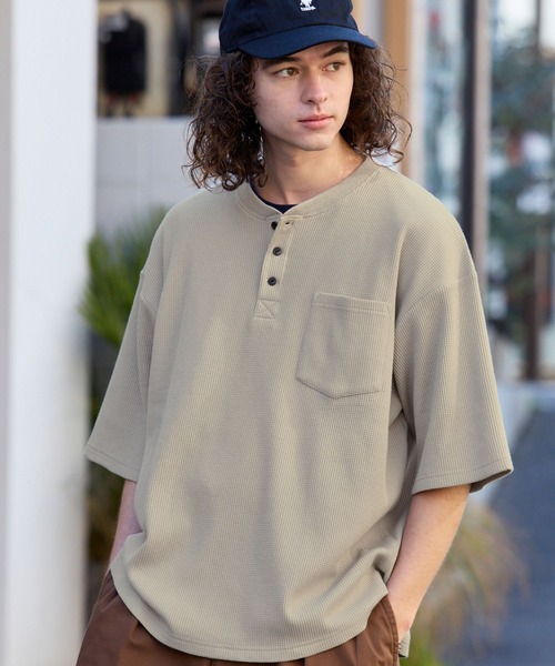 BARK MANHATTAN（バークマンハッタン）の「ビッグシルエット ワッフル ヘンリーネックポケット半袖Tシャツ（Tシャツ/カットソー・メンズ・ブラック/グレー/ブラウン/グリーン/オフホワイト/ネイビー/チャコール/パープル/グレイッシュベージュ・L/M）」の6枚目の写真