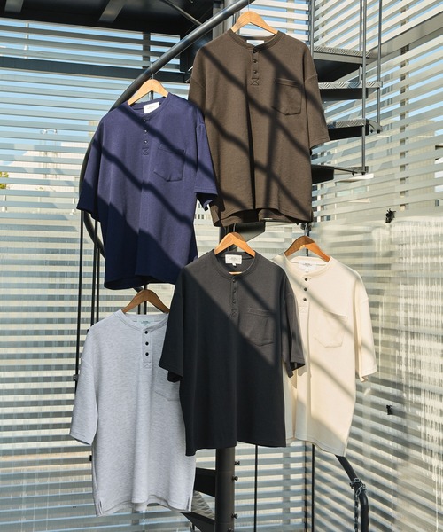 BARK MANHATTAN（バークマンハッタン）の「ビッグシルエット ワッフル ヘンリーネックポケット半袖Tシャツ（Tシャツ/カットソー・メンズ・ブラック/グレー/ブラウン/グリーン/オフホワイト/ネイビー/チャコール/パープル/グレイッシュベージュ・L/M）」の10枚目の写真