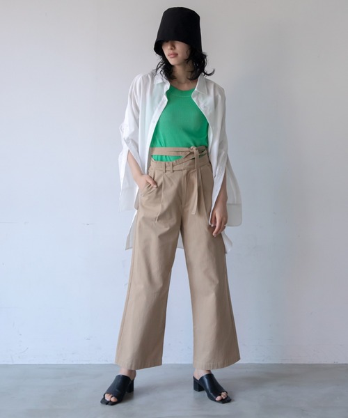 VACANCY(ヴァカンシー)の「ストラップワイドストレートスラックスパンツ(スラックス・レディース・ブラック/アイボリー/ベージュ・SMALL/MEDIUM/LARGE)」の12枚目の写真