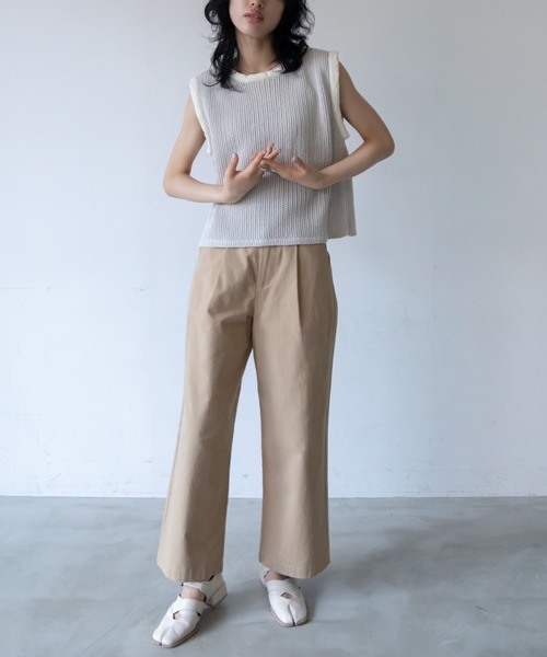 VACANCY(ヴァカンシー)の「ストラップワイドストレートスラックスパンツ(スラックス・レディース・ブラック/アイボリー/ベージュ・SMALL/MEDIUM/LARGE)」の13枚目の写真