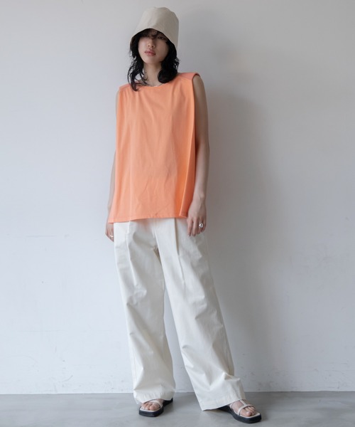 VACANCY(ヴァカンシー)の「ストラップワイドストレートスラックスパンツ(スラックス・レディース・ブラック/アイボリー/ベージュ・SMALL/MEDIUM/LARGE)」の22枚目の写真
