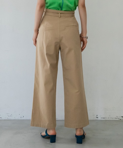 VACANCY(ヴァカンシー)の「ストラップワイドストレートスラックスパンツ(スラックス・レディース・ブラック/アイボリー/ベージュ・SMALL/MEDIUM/LARGE)」の5枚目の写真