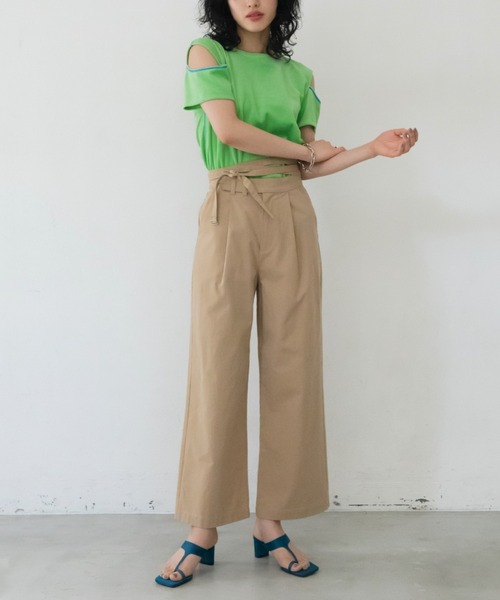 VACANCY(ヴァカンシー)の「ストラップワイドストレートスラックスパンツ(スラックス・レディース・ブラック/アイボリー/ベージュ・SMALL/MEDIUM/LARGE)」の7枚目の写真
