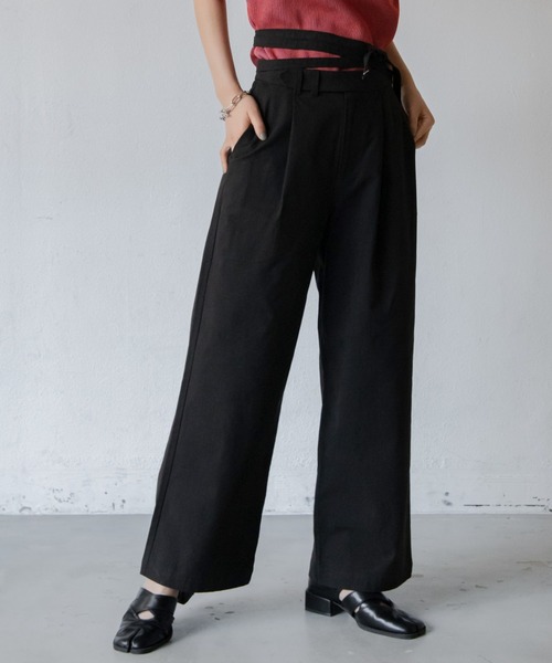 VACANCY(ヴァカンシー)の「ストラップワイドストレートスラックスパンツ(スラックス・レディース・ブラック/アイボリー/ベージュ・SMALL/MEDIUM/LARGE)」の15枚目の写真