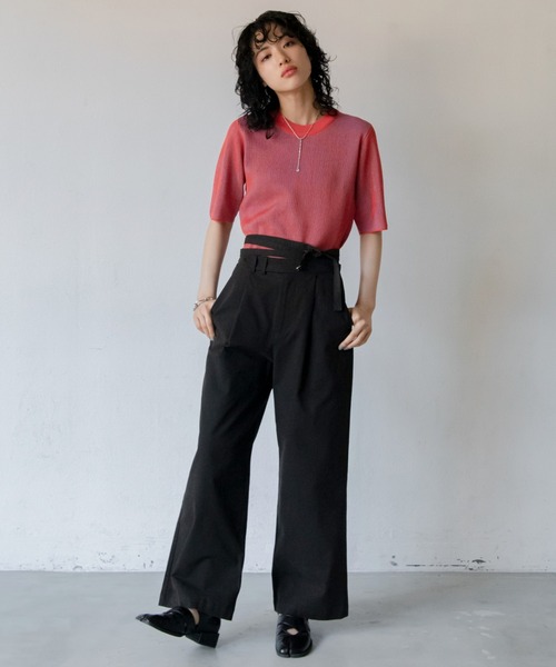 VACANCY(ヴァカンシー)の「ストラップワイドストレートスラックスパンツ(スラックス・レディース・ブラック/アイボリー/ベージュ・SMALL/MEDIUM/LARGE)」の17枚目の写真
