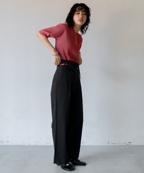 VACANCY(ヴァカンシー)の「ストラップワイドストレートスラックスパンツ(スラックス・レディース・ブラック/アイボリー/ベージュ・SMALL/MEDIUM/LARGE)」の20枚目の写真