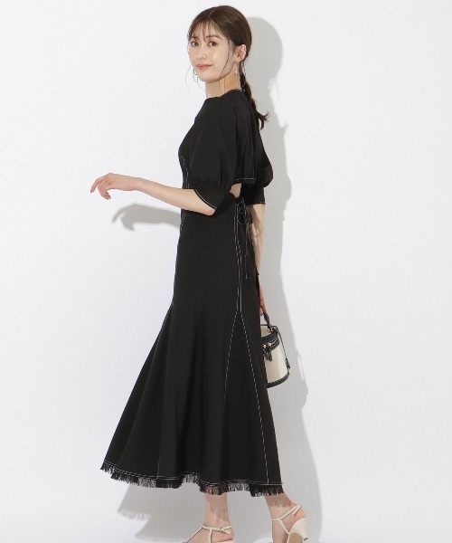 新品未使用　美品　裾フリンジバック　ウエストオープン　ワンピース AND COUTURE（アンドクチュール）の「裾フリンジバックウエスト