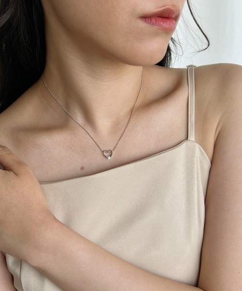 iso（イソ）の「金属アレルギー対応/ミニハートビジューネックレス/サージカルステンレス（ネックレス・レディース・ゴールド/シルバー・FREE）」の14枚目の写真