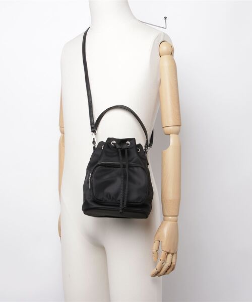 WEGO（ウィゴー）の「WEGO/ナイロン巾着ショルダー（ショルダーバッグ・レディース・ブラック・FREE）」の8枚目の写真