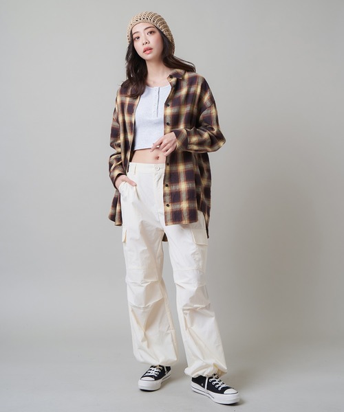 SPINNS（スピンズ）の「【ゆったりシルエット】オンブレチェックロングスリーブシャツ（シャツ/ブラウス・レディース・グレー/ブラック/ブルー/ブラウン・ONESIZE）」の6枚目の写真