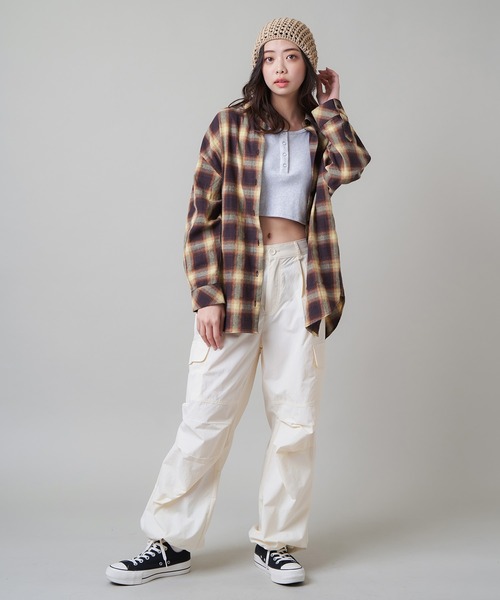 SPINNS（スピンズ）の「【ゆったりシルエット】オンブレチェックロングスリーブシャツ（シャツ/ブラウス・レディース・グレー/ブラック/ブルー/ブラウン・ONESIZE）」の13枚目の写真