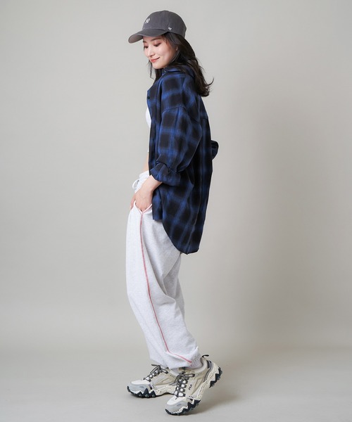 SPINNS（スピンズ）の「【ゆったりシルエット】オンブレチェックロングスリーブシャツ（シャツ/ブラウス・レディース・グレー/ブラック/ブルー/ブラウン・ONESIZE）」の20枚目の写真