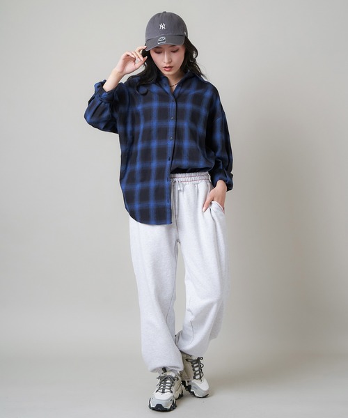 SPINNS（スピンズ）の「【ゆったりシルエット】オンブレチェックロングスリーブシャツ（シャツ/ブラウス・レディース・グレー/ブラック/ブルー/ブラウン・ONESIZE）」の18枚目の写真