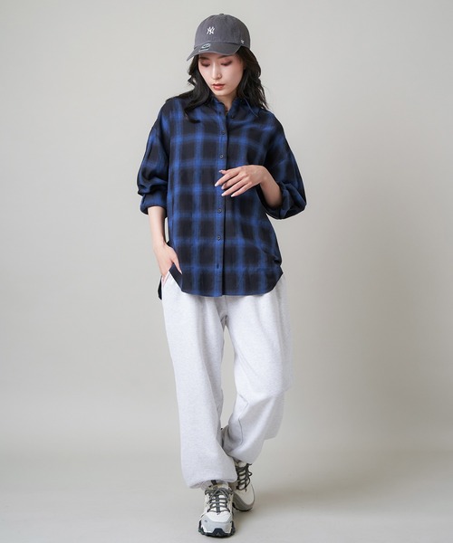 SPINNS（スピンズ）の「【ゆったりシルエット】オンブレチェックロングスリーブシャツ（シャツ/ブラウス・レディース・グレー/ブラック/ブルー/ブラウン・ONESIZE）」の19枚目の写真