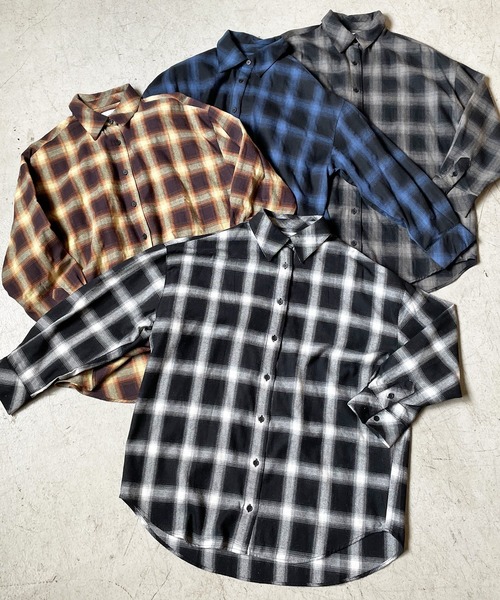 SPINNS（スピンズ）の「【ゆったりシルエット】オンブレチェックロングスリーブシャツ（シャツ/ブラウス・レディース・グレー/ブラック/ブルー/ブラウン・ONESIZE）」の22枚目の写真