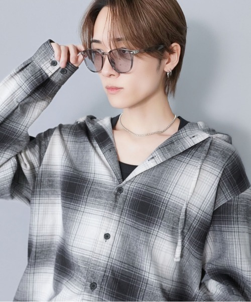 SPINNS(スピンズ)の「スモークフレームボストン型サングラス/透け感/ユニセックス(サングラス・メンズ・グレー系その他/ベージュ系その他・ONESIZE)」の12枚目の写真