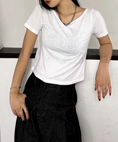 LVEU.(ラブユ.)の「【LVEU.】2wayシームデザインオフショルトップス / トップス カットソー Tシャツ 半袖 2way オフショル シンプル ステッチ ホワイト ブラック ZOZOTOWN限定(Tシャツ/カットソー・レディース・ホワイト/ブラック・FREE)」の1枚目の写真