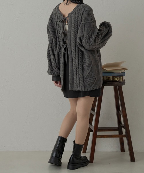 Ambre Neige（アンブルネージュ）の「【前後２WAY】2wayケーブルリボンニットカーディガン／WEB/EC限定商品（カーディガン/ボレロ・レディース・チャコールグレー/アイボリー/ダークブラウン・FREE）」の14枚目の写真