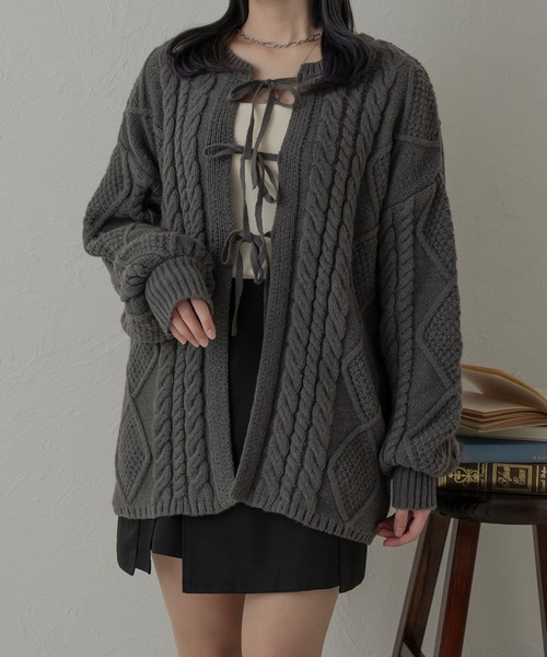 Ambre Neige（アンブルネージュ）の「【前後２WAY】2wayケーブルリボンニットカーディガン／WEB/EC限定商品（カーディガン/ボレロ・レディース・チャコールグレー/アイボリー/ダークブラウン・FREE）」の11枚目の写真