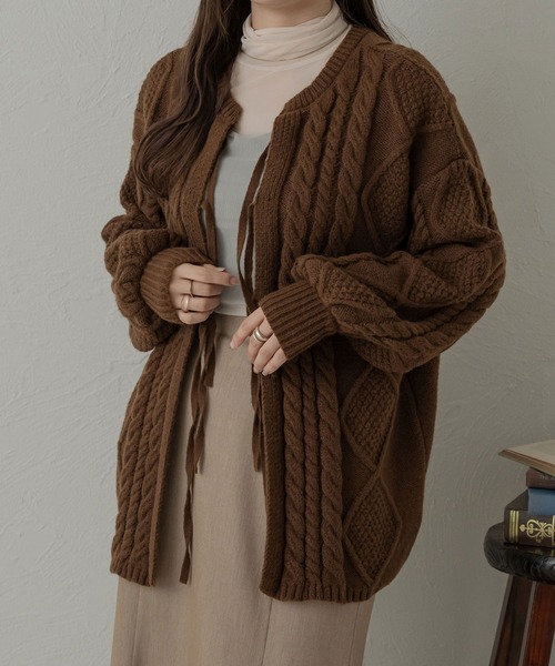 Ambre Neige（アンブルネージュ）の「【前後２WAY】2wayケーブルリボンニットカーディガン／WEB/EC限定商品（カーディガン/ボレロ・レディース・チャコールグレー/アイボリー/ダークブラウン・FREE）」の17枚目の写真
