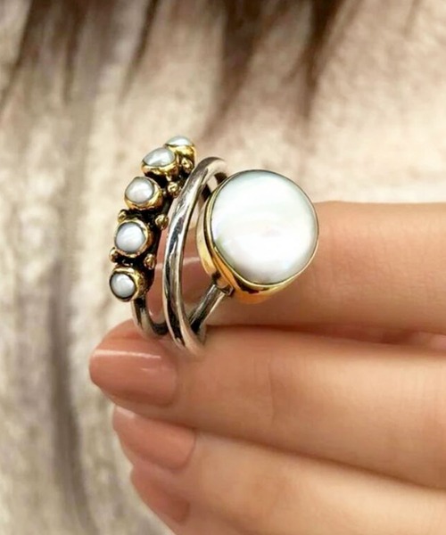 florist（フローリスト）の「【メンズ・レディース兼用】アンティーク調パールorビジューデザインオープンリング（リング・レディース・シルバー系1/ゴールド系1/シルバー系3/シルバー系2・ONESIZE）」の6枚目の写真