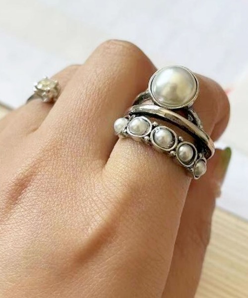 florist（フローリスト）の「【メンズ・レディース兼用】アンティーク調パールorビジューデザインオープンリング（リング・レディース・シルバー系1/ゴールド系1/シルバー系3/シルバー系2・ONESIZE）」の7枚目の写真