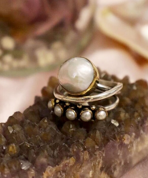 florist（フローリスト）の「【メンズ・レディース兼用】アンティーク調パールorビジューデザインオープンリング（リング・レディース・シルバー系1/ゴールド系1/シルバー系3/シルバー系2・ONESIZE）」の8枚目の写真