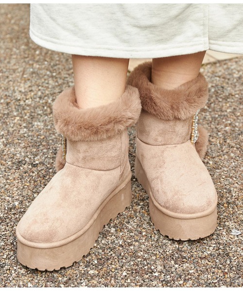 CHILLE(チル)の「スクエアビジュームートンブーツ(ブーツ・レディース・ブラック/ベージュ・L/LL/M/S)」の9枚目の写真