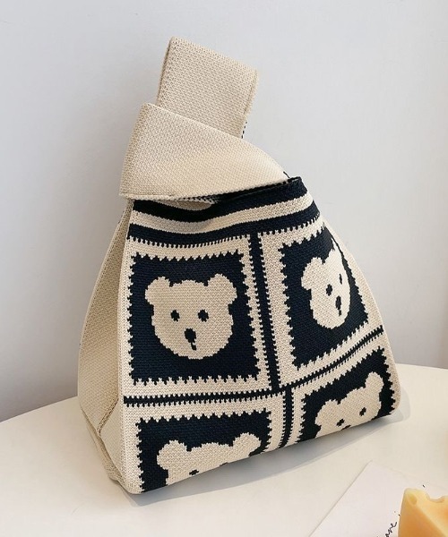 Coo+i(クーイ)の「ニット編みミニトートバッグ(トートバッグ・レディース・E/C/F/D/H/A/G/B/P/R/N/K/L/M/J/O/Q/T/S/U/V/W/Y/X・FREE)」の2枚目の写真