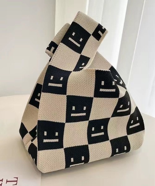 Coo+i(クーイ)の「ニット編みミニトートバッグ(トートバッグ・レディース・E/C/F/D/H/A/G/B/P/R/N/K/L/M/J/O/Q/T/S/U/V/W/Y/X・FREE)」の8枚目の写真