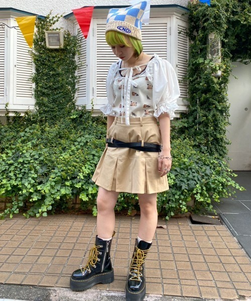 Candy Stripper(キャンディストリッパー)の「CROSS BELTED MINI スカート(スカート・レディース・ベージュ/ライトブルー/ブラック・2)」の14枚目の写真