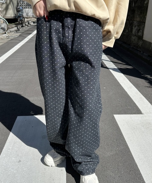 CLEA（クレア）の「ドットワイドデニムパンツ（デニムパンツ・レディース・ブラック/ブルー・M）」の2枚目の写真