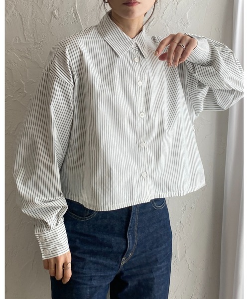 She's Closet（シーズクローゼット）の「レギュラーカラーボリュームスリーブタックショート丈長袖ストライプシャツ（シャツ/ブラウス・レディース・ブラック/ホワイト/ピンク/ネイビー・FREE）」の8枚目の写真