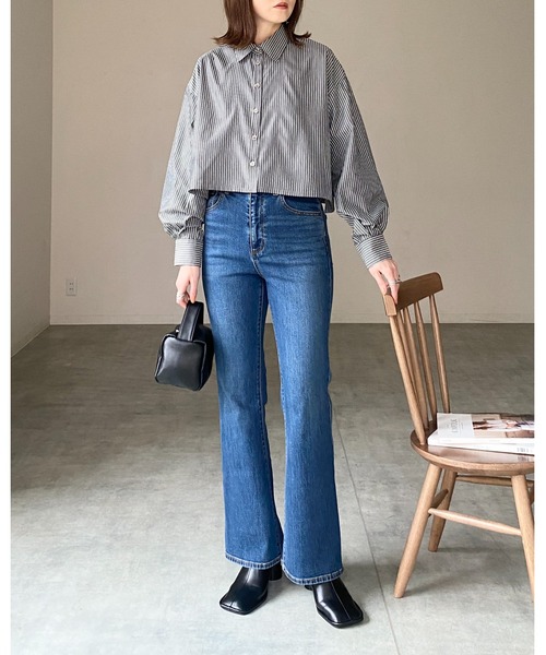 She's Closet（シーズクローゼット）の「レギュラーカラーボリュームスリーブタックショート丈長袖ストライプシャツ（シャツ/ブラウス・レディース・ブラック/ホワイト/ピンク/ネイビー・FREE）」の11枚目の写真