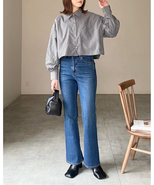 She's Closet（シーズクローゼット）の「レギュラーカラーボリュームスリーブタックショート丈長袖ストライプシャツ（シャツ/ブラウス・レディース・ブラック/ホワイト/ピンク/ネイビー・FREE）」の12枚目の写真