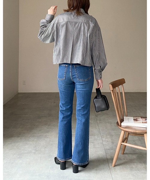 She's Closet（シーズクローゼット）の「レギュラーカラーボリュームスリーブタックショート丈長袖ストライプシャツ（シャツ/ブラウス・レディース・ブラック/ホワイト/ピンク/ネイビー・FREE）」の13枚目の写真