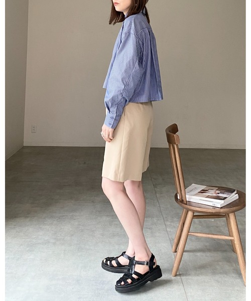 She's Closet（シーズクローゼット）の「レギュラーカラーボリュームスリーブタックショート丈長袖ストライプシャツ（シャツ/ブラウス・レディース・ブラック/ホワイト/ピンク/ネイビー・FREE）」の17枚目の写真